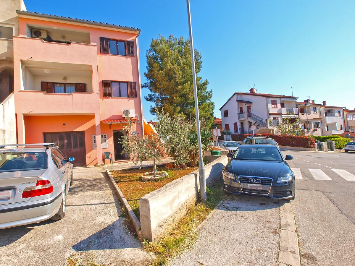 Apartments Sandra 1335 Pula Exterior photo